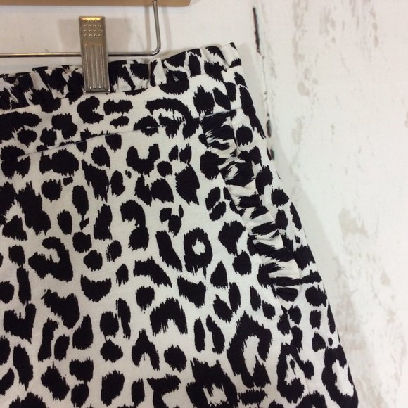 2/$30 J. Crew Black White Animal Print Linen Blend Ruffle Shorts - Picture 7 of 11